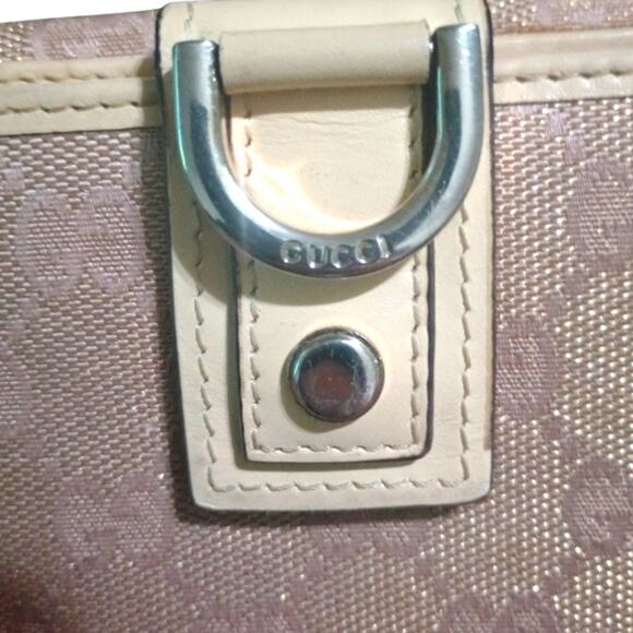 Authentic Gucci Pink and Silver D Ring Abby Compact Wallet - Picture 4 of 16